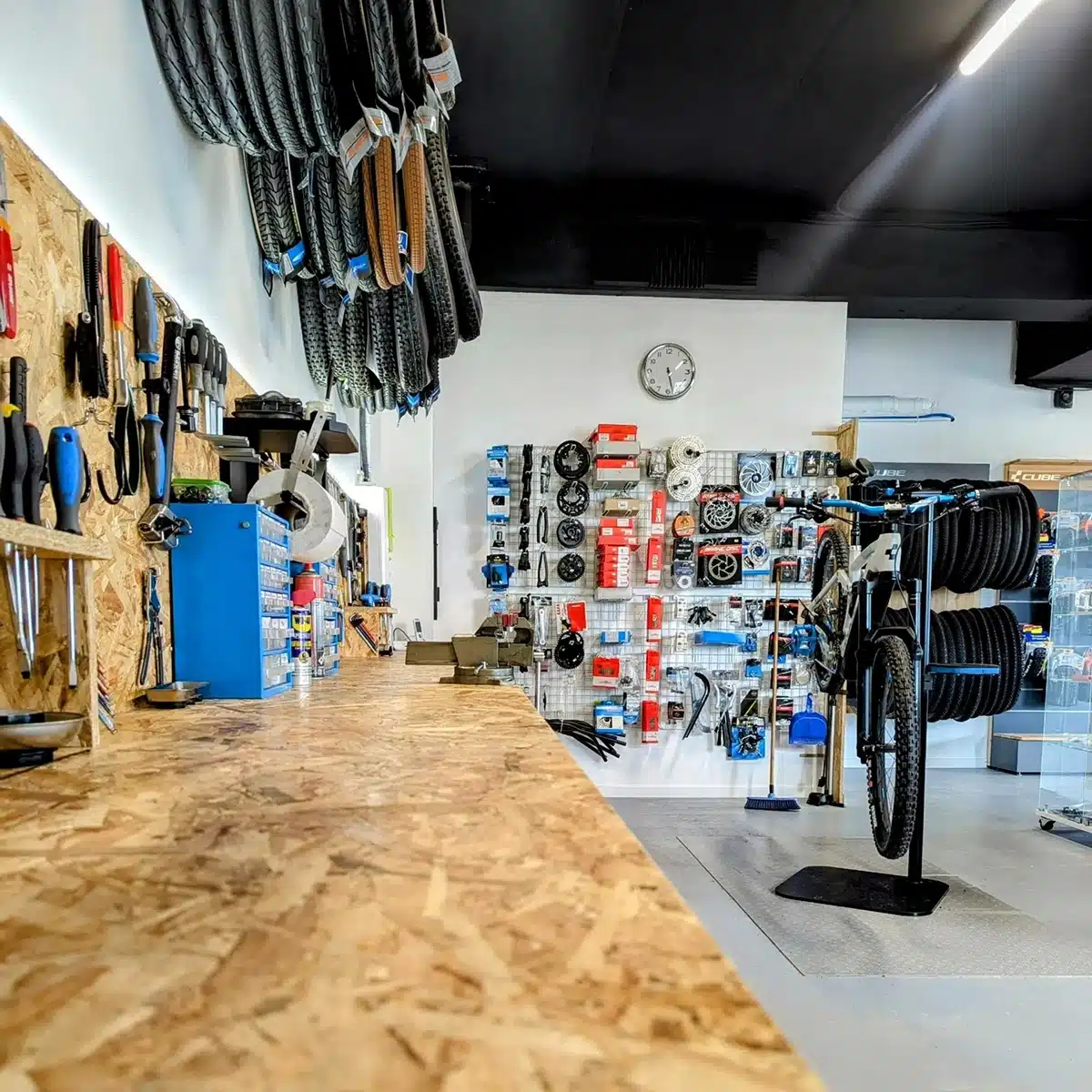 Atelier de réparation expert du vélo à assistance électrique