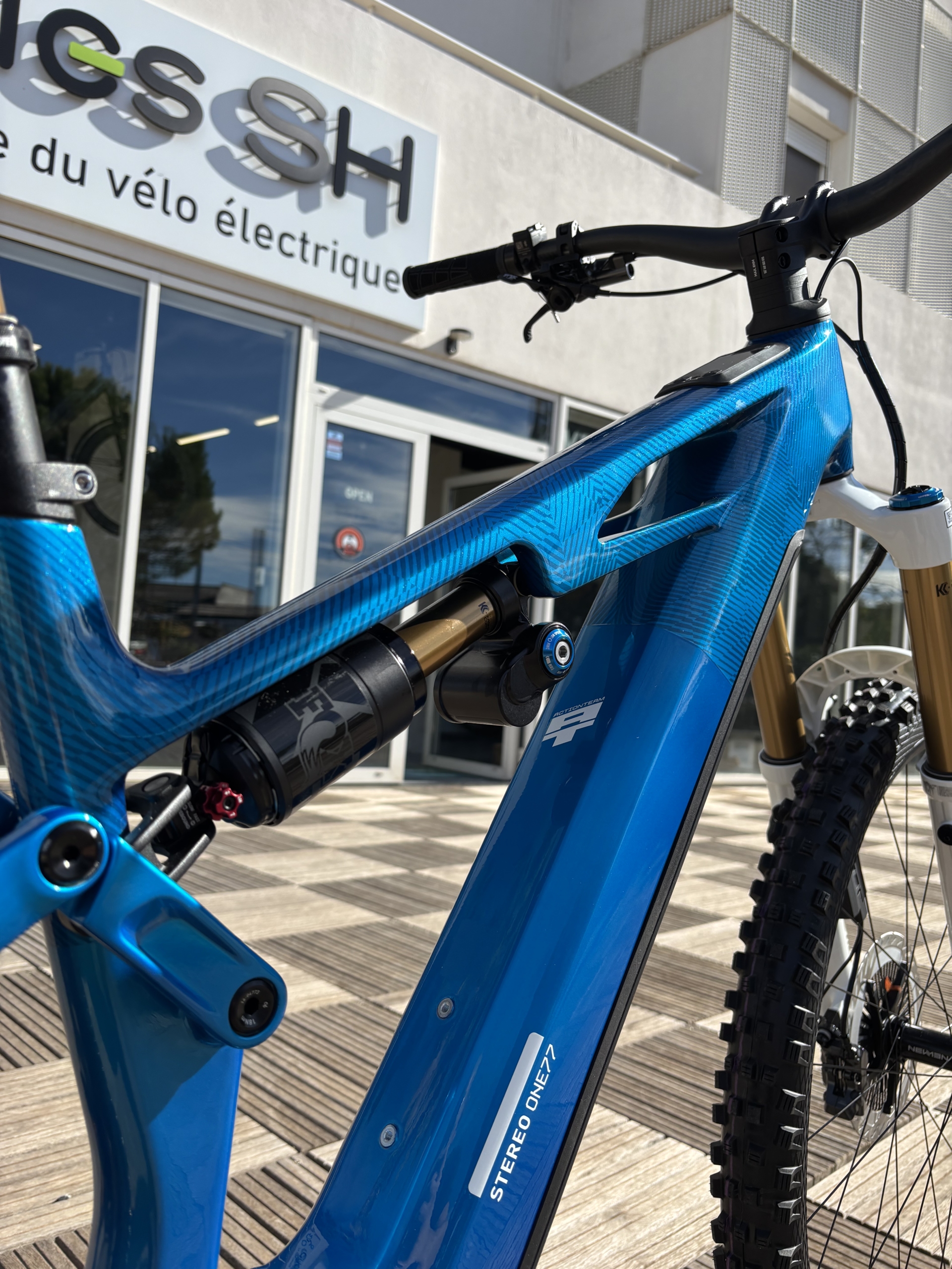 Cube Stereo Hybrid ONE77 HPC AT 800 actionteam