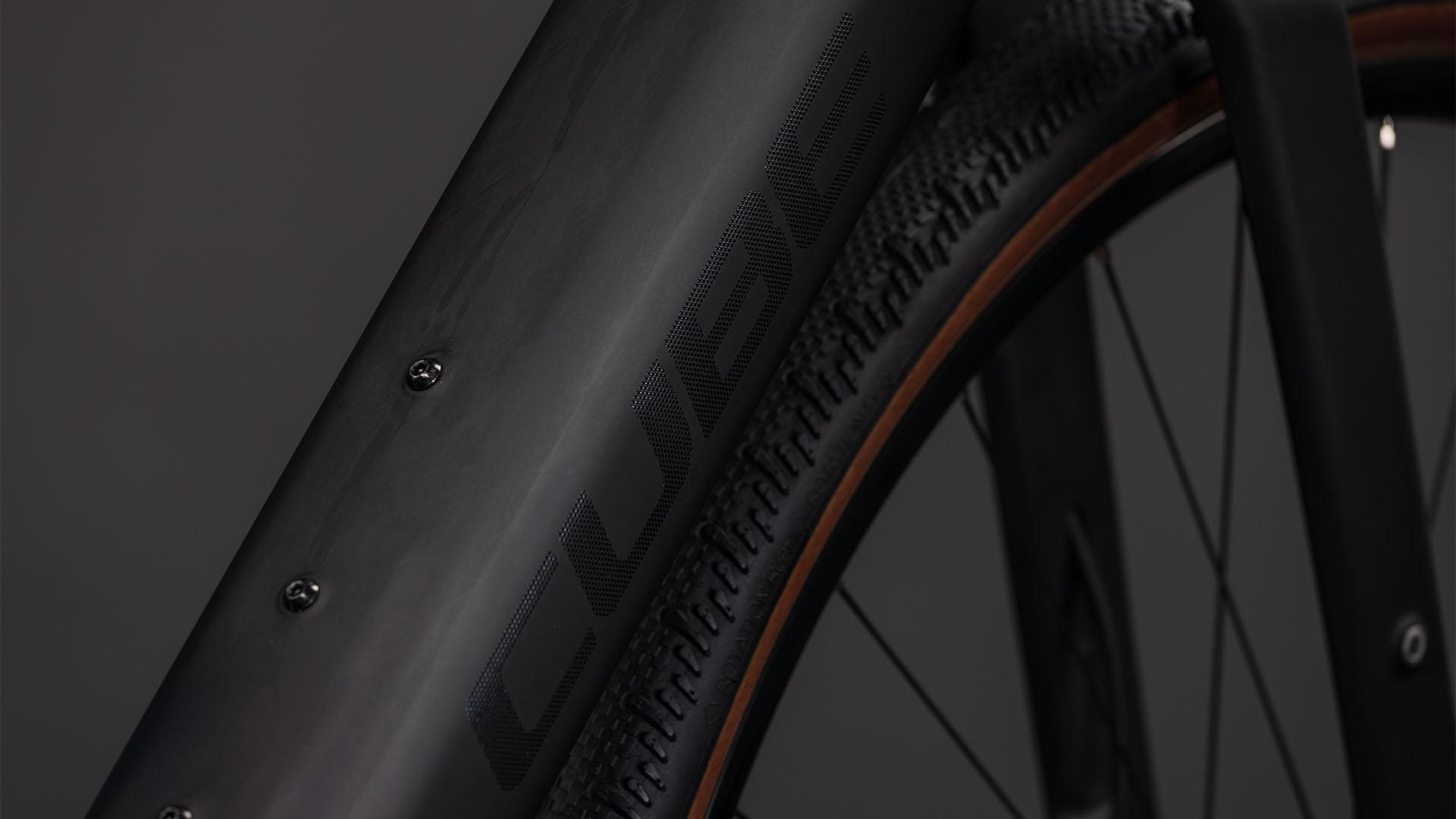 Gravel électrique Cube Nuroad Hybrid EXC 400X blackline 2026, vue latérale