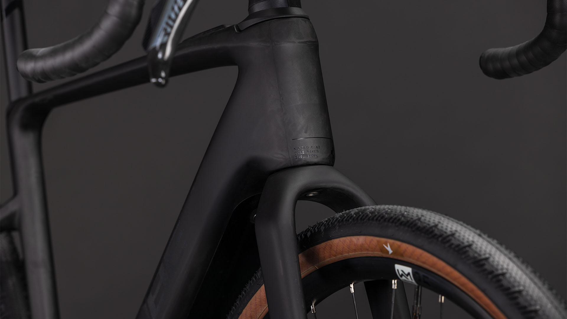 Vue arrière du gravel électrique Cube Nuroad Hybrid C62 avec transmission Sram Rival XPLR AXS