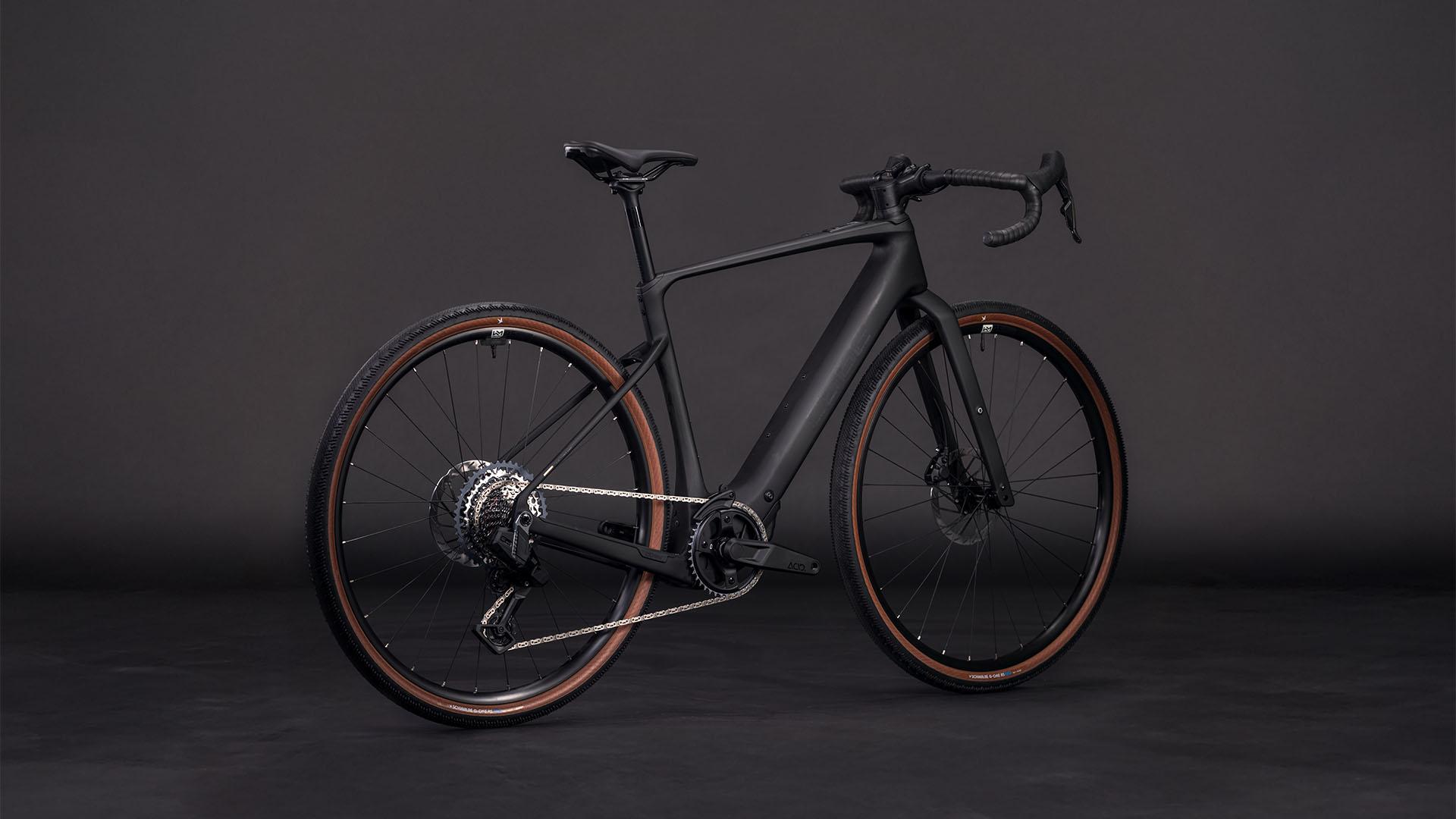 vélo gravel électrique Cube Nuroad Hybrid EXC 400X 2026, gravel électrique carbone coloris blackline