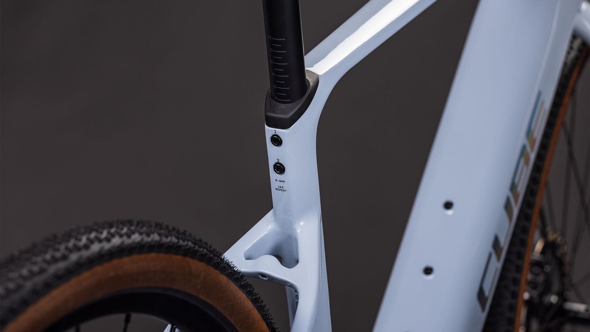 vélo gravel électrique cube nuroad hybrid c62 slx 400x roue arrière