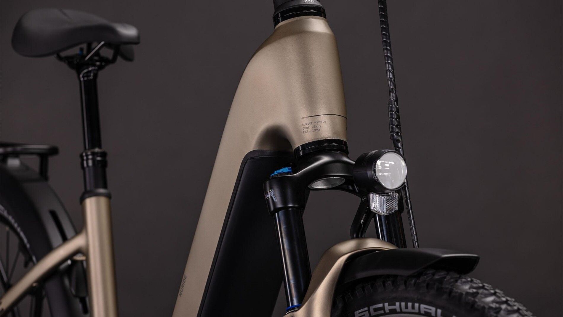 vtc électrique cube nuride hybrid pro 800 fourche et guidon
