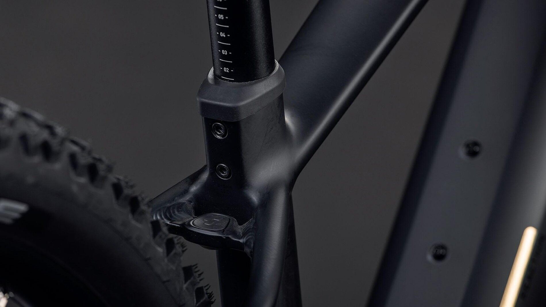 vtt électrique cube reaction hybrid pro 800 cadre et tige de selle