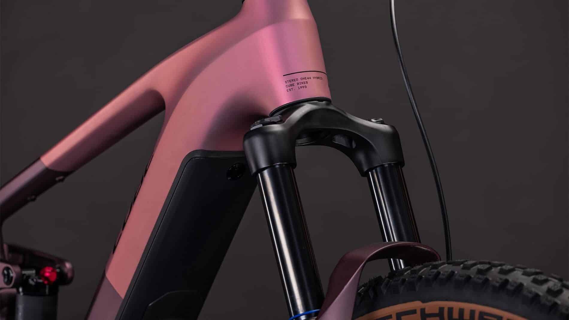 vtt électrique cube stereo hybrid one 44 pro fourche avant