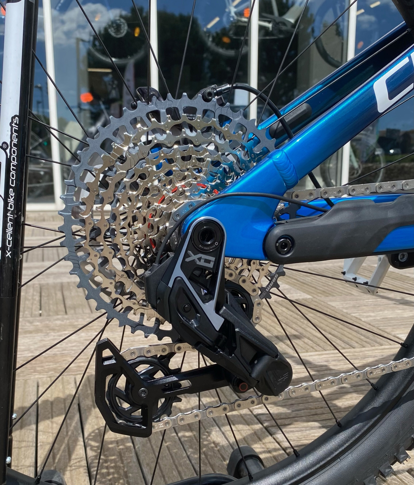 Dérailleur et cassette Shimano sur le vtt électrique cube stereo hybrid one 77 hpc AT 800 Wh