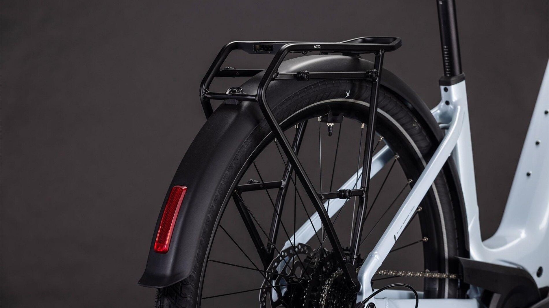 vtt électrique cube touring hybrid one 600 roue arrière et garde boue