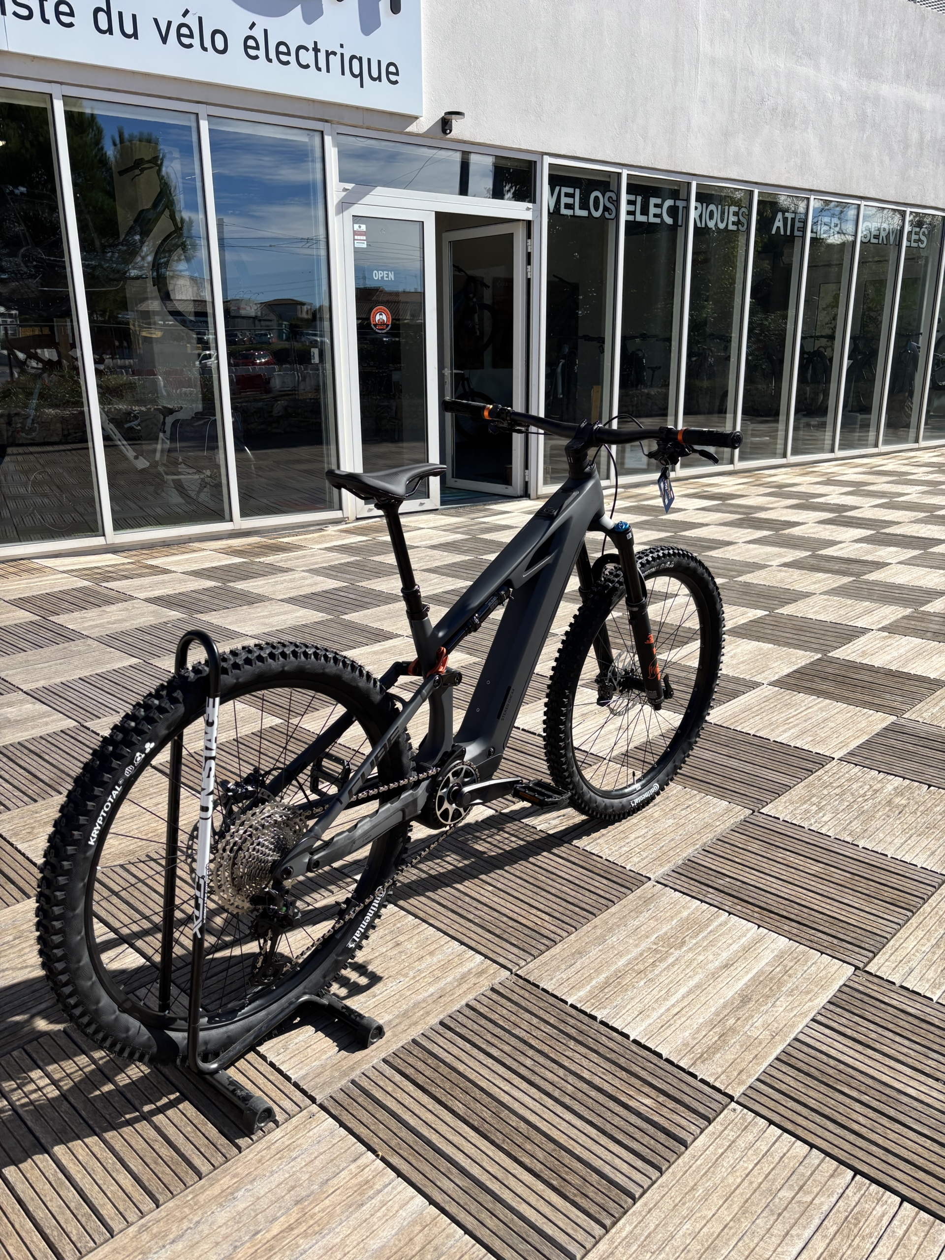 vtt électrique cube stereo hybrid one 44 hpc slx 800 en vente chez cycles sh à montpellier