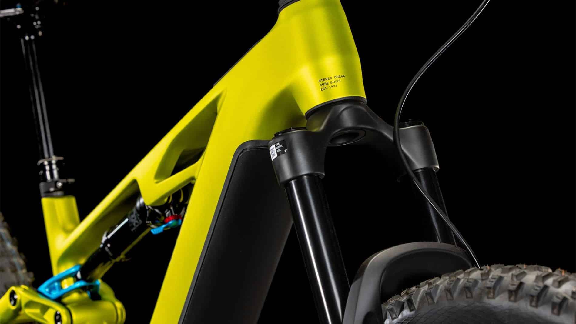vtt électrique cube stereo hybrid one 44 race fourche avant