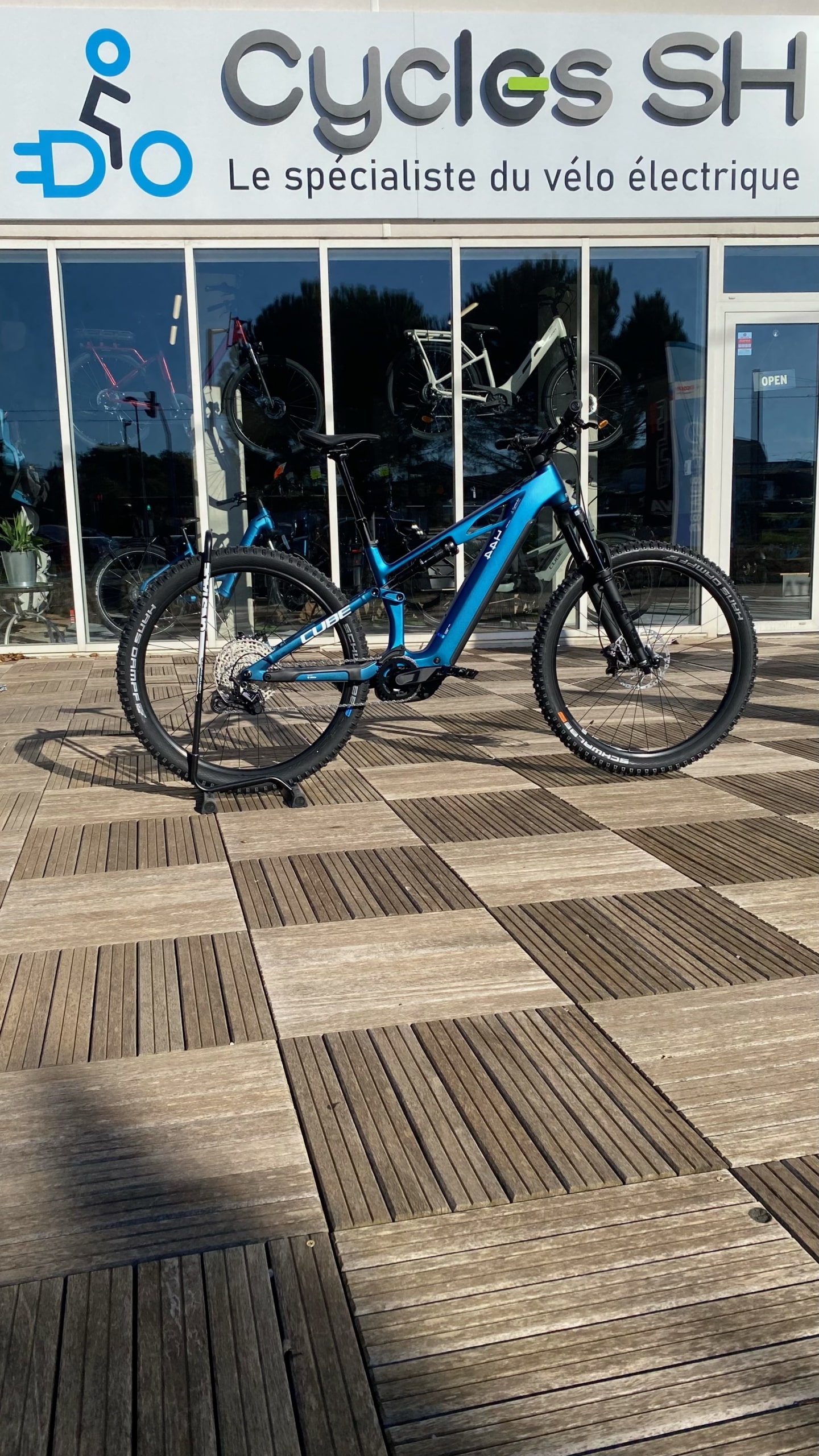 vtt électrique cube stereo hybrid one 44 slx disponible en vente chez cycles sh à montpellier