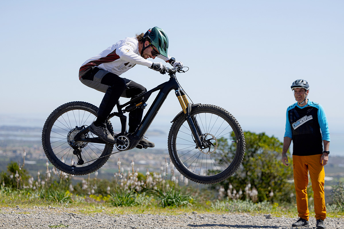 points forts vtt electrique cube AMS hybrid 177 action team