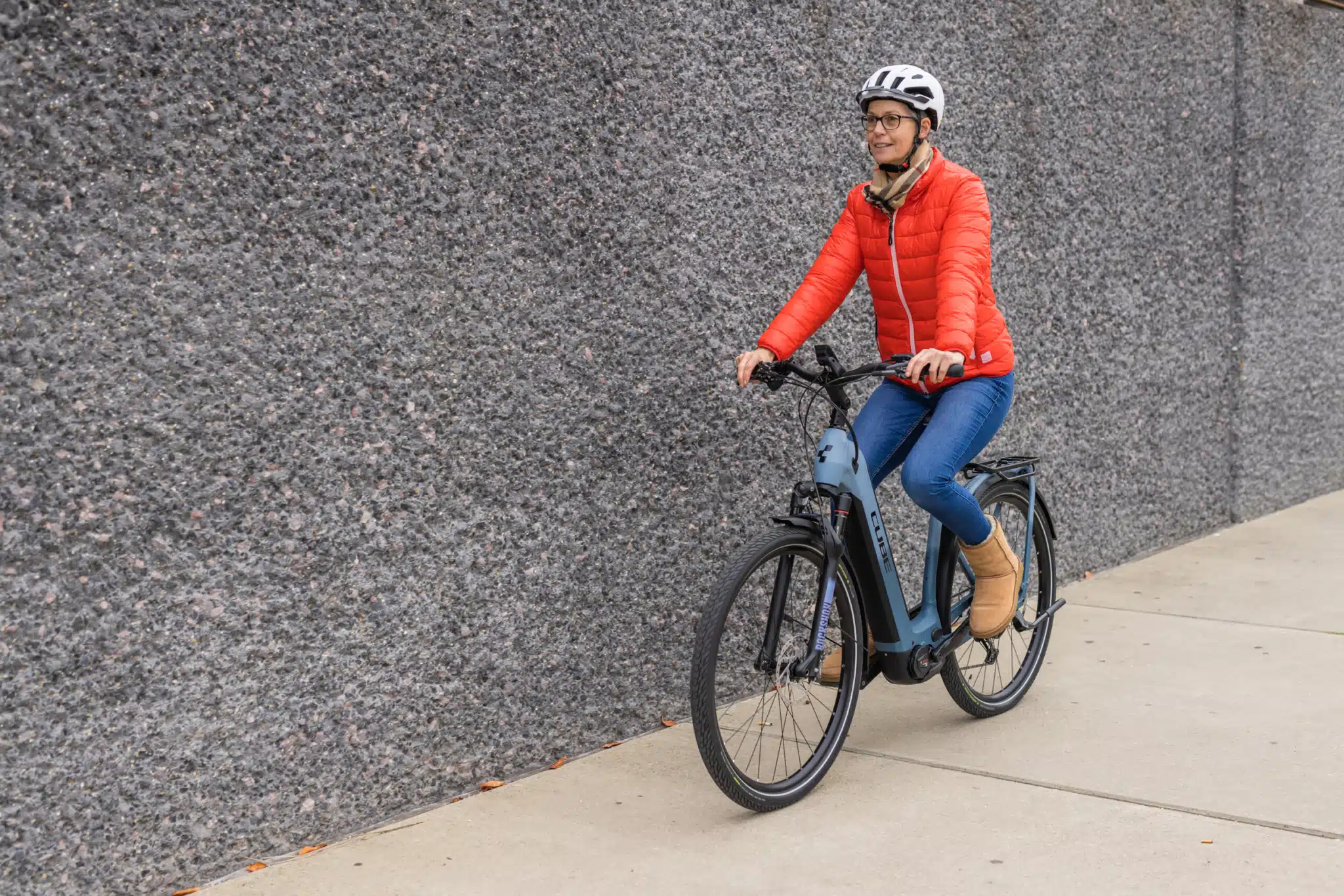 vélo de ville à assistance électrique pour femmes