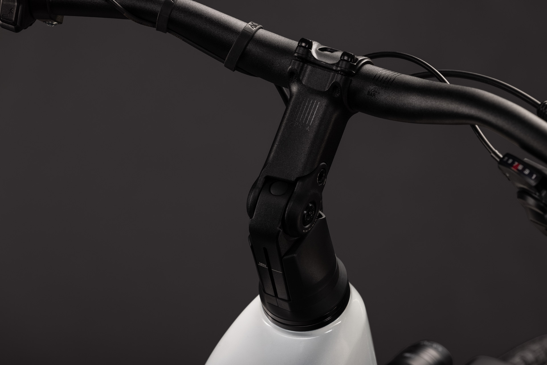 1111112-1-cube-touring-hybrid-one600-3 Cube Touring Hybrid ONE 600 metallicwhite´n´chrome