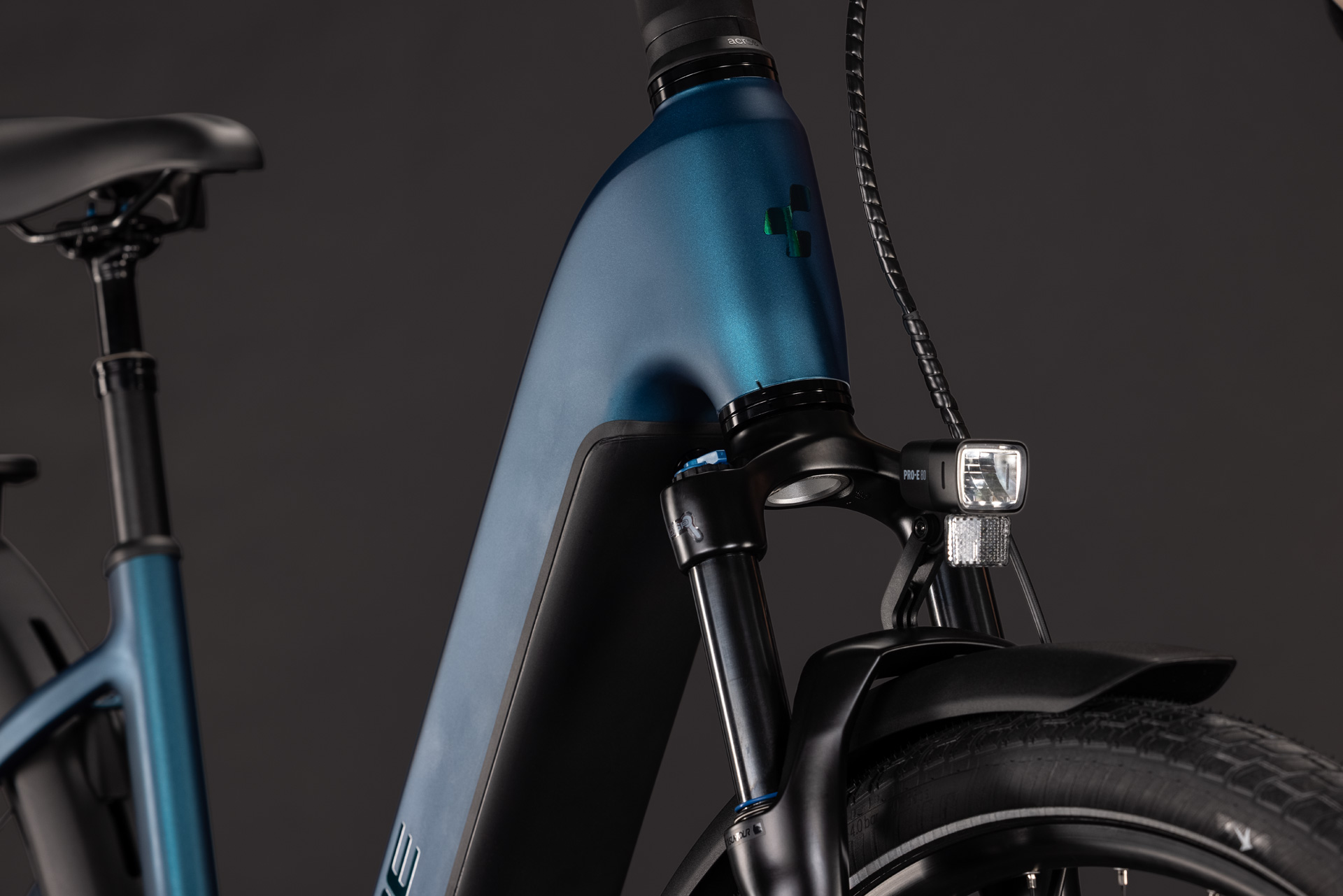 Cube Touring Hybrid Pro 800 electricblue´n´prizm