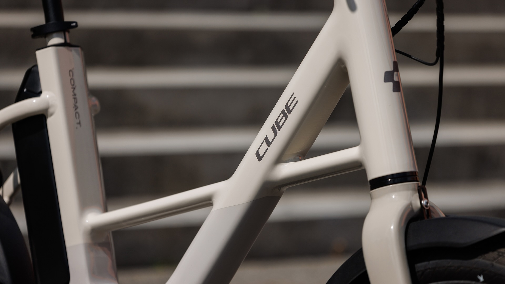 1120200-11-cube-compact-hybrid-540 logo cube velo electrique cube compact hybrid 540