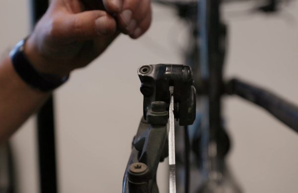 tutoriel-changement-de-plaquettes-02-600×389 repousser les pistons d'un étrier de frein vtt