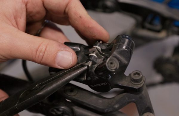 tutoriel-changement-de-plaquettes-05-600×390 changement de plaquettes de freins