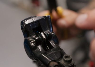tutoriel-changement-de-plaquettes-13-400×282 pistons étriers de freins vtt