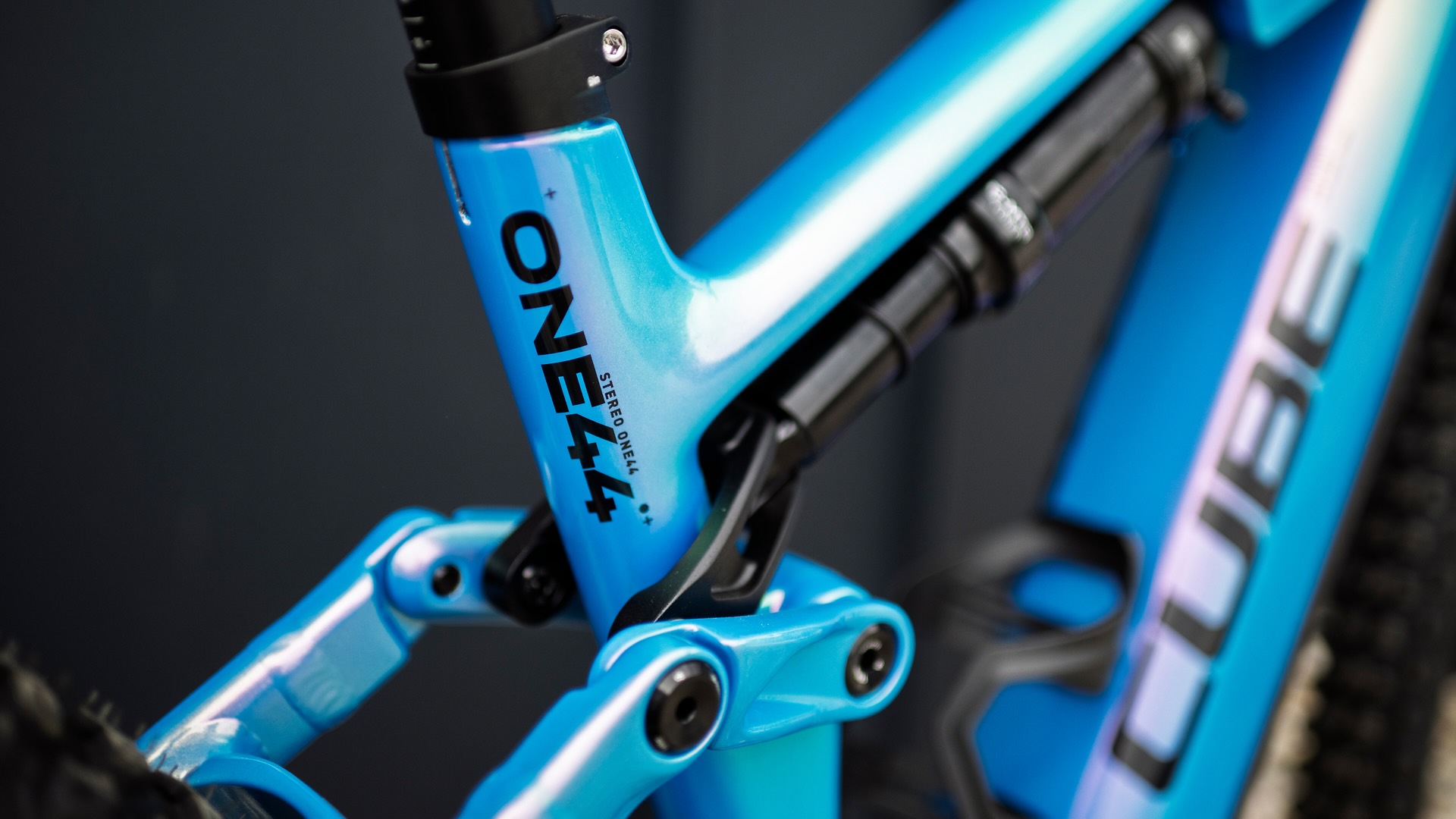 1-action-vtt-electrique-cube-stereo-hybrid-one44-slx cadre carbone vtt électrique cube stereo hybrid one44 slx 800